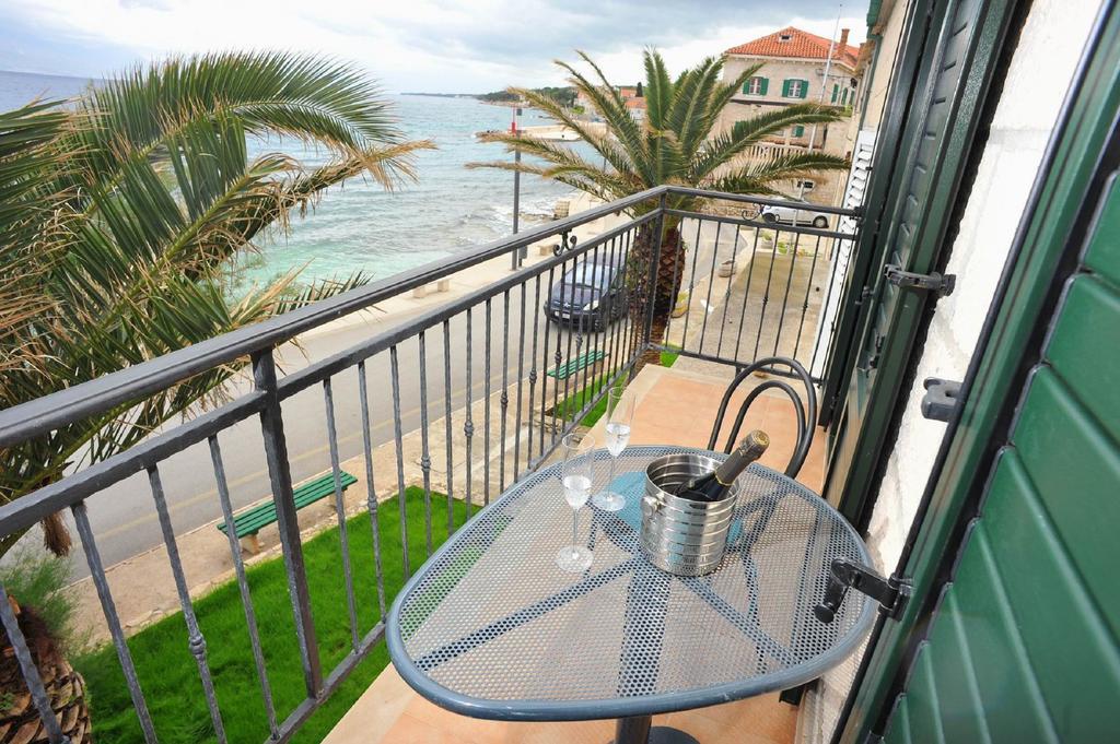 Holiday Home Lucica Sutivan Exterior photo
