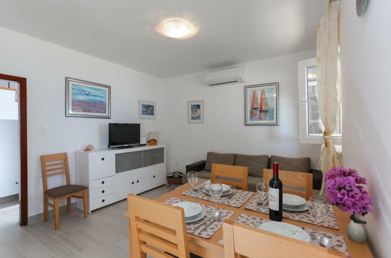 Holiday Home Lucica Sutivan Exterior photo