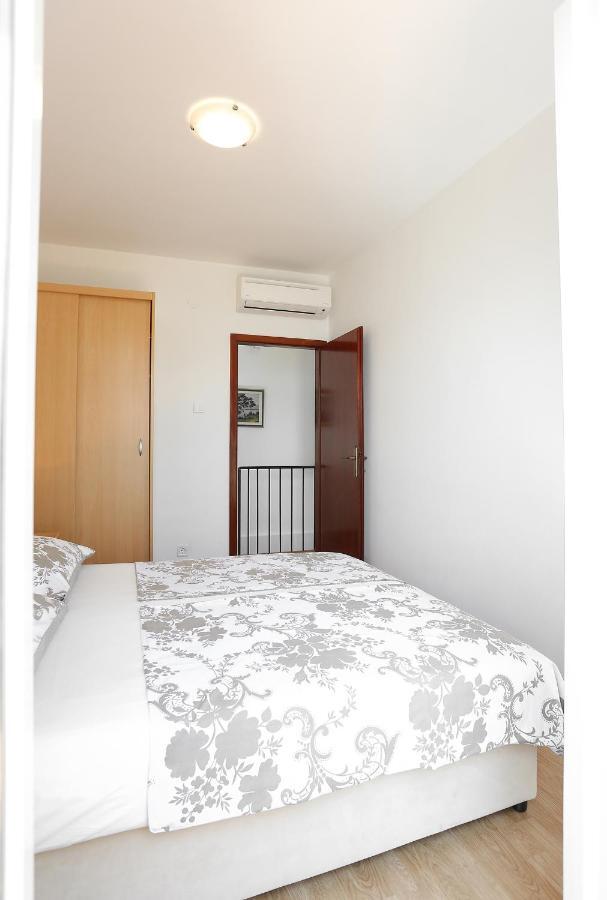 Holiday Home Lucica Sutivan Exterior photo